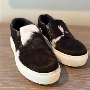 Myra Stylish faux fur  Black and White Womens Slip-On Shoes Sz 39(euro)(US sz9)